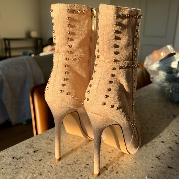 Heel Boots - Picture 3 of 6